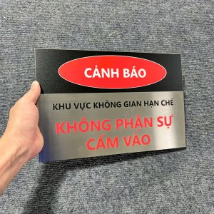 In bảng cảnh báo khu vực hạn chế - miễn vào bằng Inox