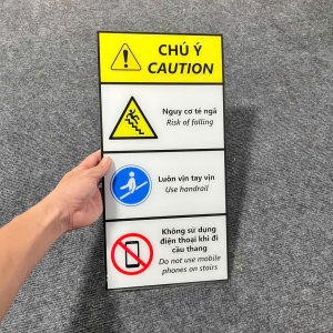 In bảng cảnh báo dán cầu thang giá xưởng