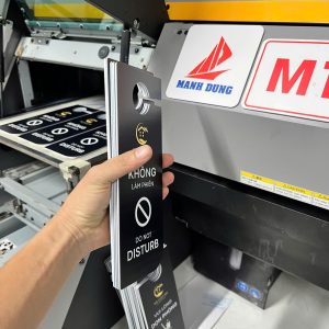 In biển Mica treo cửa phòng giá xưởng tại Hà Nội và TP. HCM