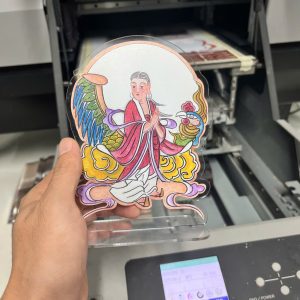 In tượng mô hình Mica tặng quà cho các tín đồ tôn giáo