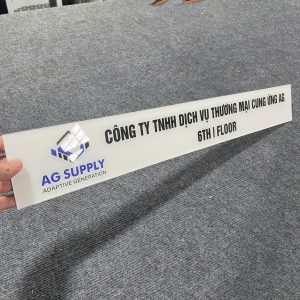 In bảng Mica dán cầu thang bộ, in nhanh - chất lượng - giá xưởng