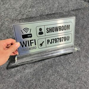 In bảng thông tin wifi để bàn cho cửa hàng có gắn đế sang trọng, giá xưởng