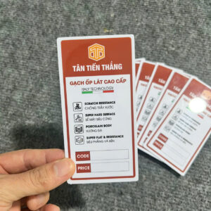 In thẻ nhựa làm bảng giá cho cửa hàng, in nhanh giá xưởng
