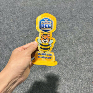 In standee acrylic - tượng mô hình mica, in nhanh giá xưởng